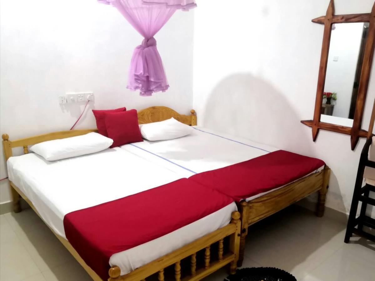 Alass Ga For Pets Lovers Hotell Trincomalee Exteriör bild