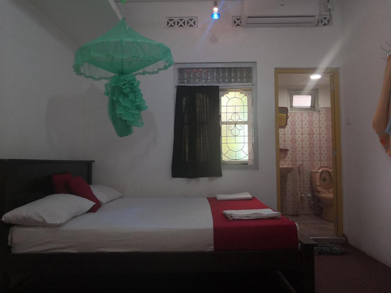 Alass Ga For Pets Lovers Hotell Trincomalee Exteriör bild