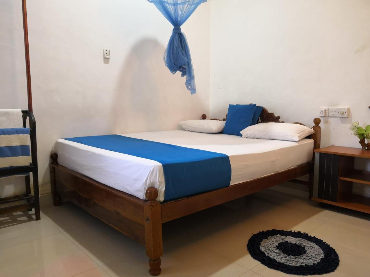 Alass Ga For Pets Lovers Hotell Trincomalee Exteriör bild